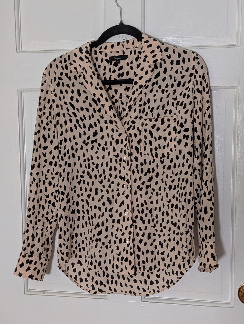 Rails Beige Black Animal Print Silk Button Front Blouse XS - Picture 2 of 5
